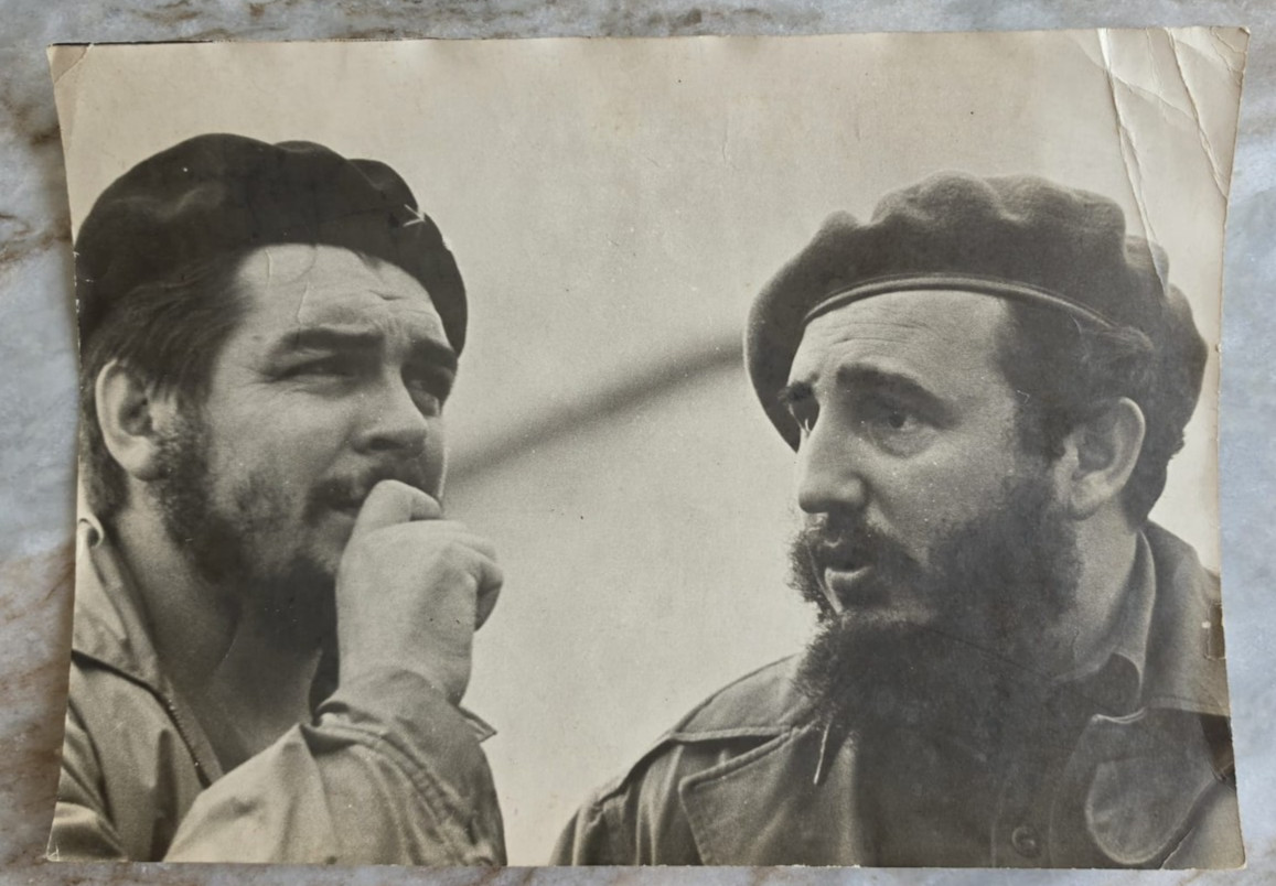 CUBAN FIDEL CASTRO + ERNESTO CHE GUEVARA PORTRAIT REVOLUTION ORIG 1959 PHOTO XXL CUBAN FIDEL CASTRO + ERNESTO CHE GUEVARA PORTRAIT REVOLUTION ORIG 1959 PHOTO XXL