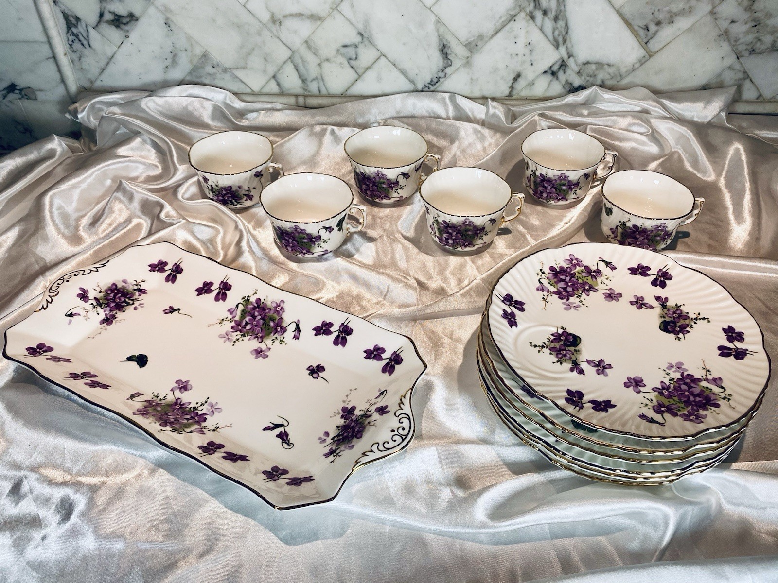 Vintage (1939-1952) 13 Piece Hammersley Victorian Violets Fluted, Gold Trim Vintage (1939-1952) 13 Piece Hammersley Victorian Violets Fluted, Gold Trim