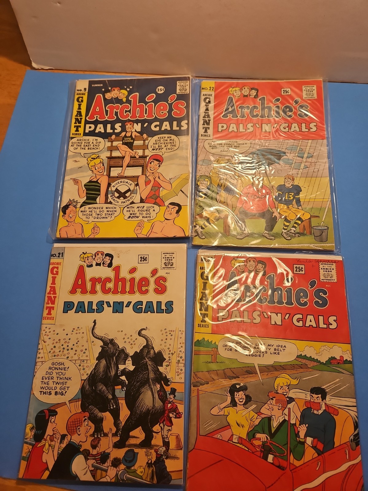 ARCHIE'S PALS N GALS #9 #21 #22 #32 Peanuts Parody Nice SilverAge Comic Lot of 4 ARCHIE'S PALS N GALS #9 #21 #22 #32 Peanuts Parody Nice SilverAge Comic Lot of 4