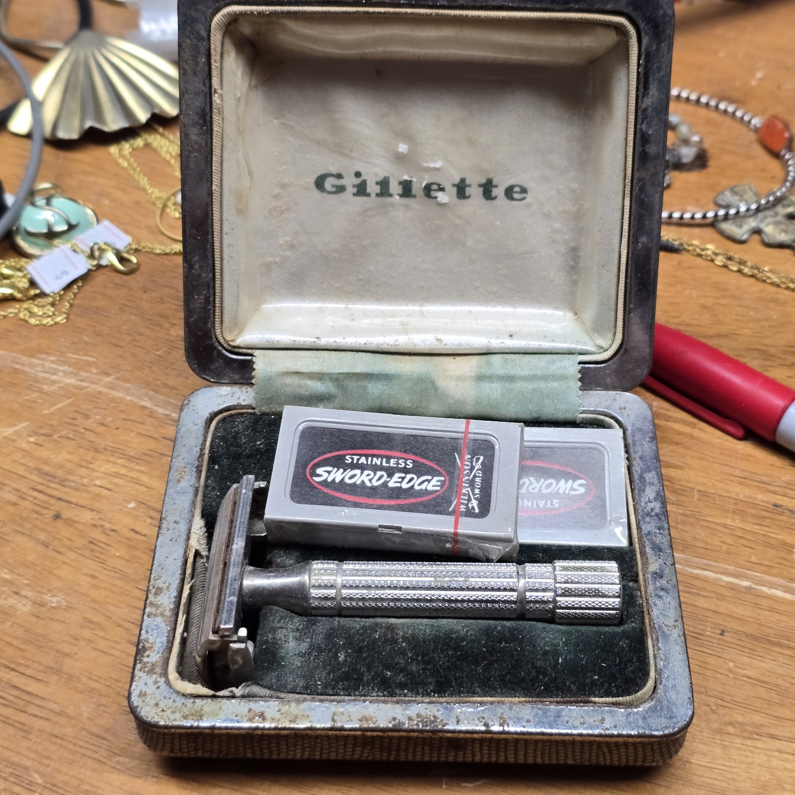 Vintage 1953 Gillette President TTO DE Safety Razor Date Code Y3 & Case Vintage 1953 Gillette President TTO DE Safety Razor Date Code Y3 & Case