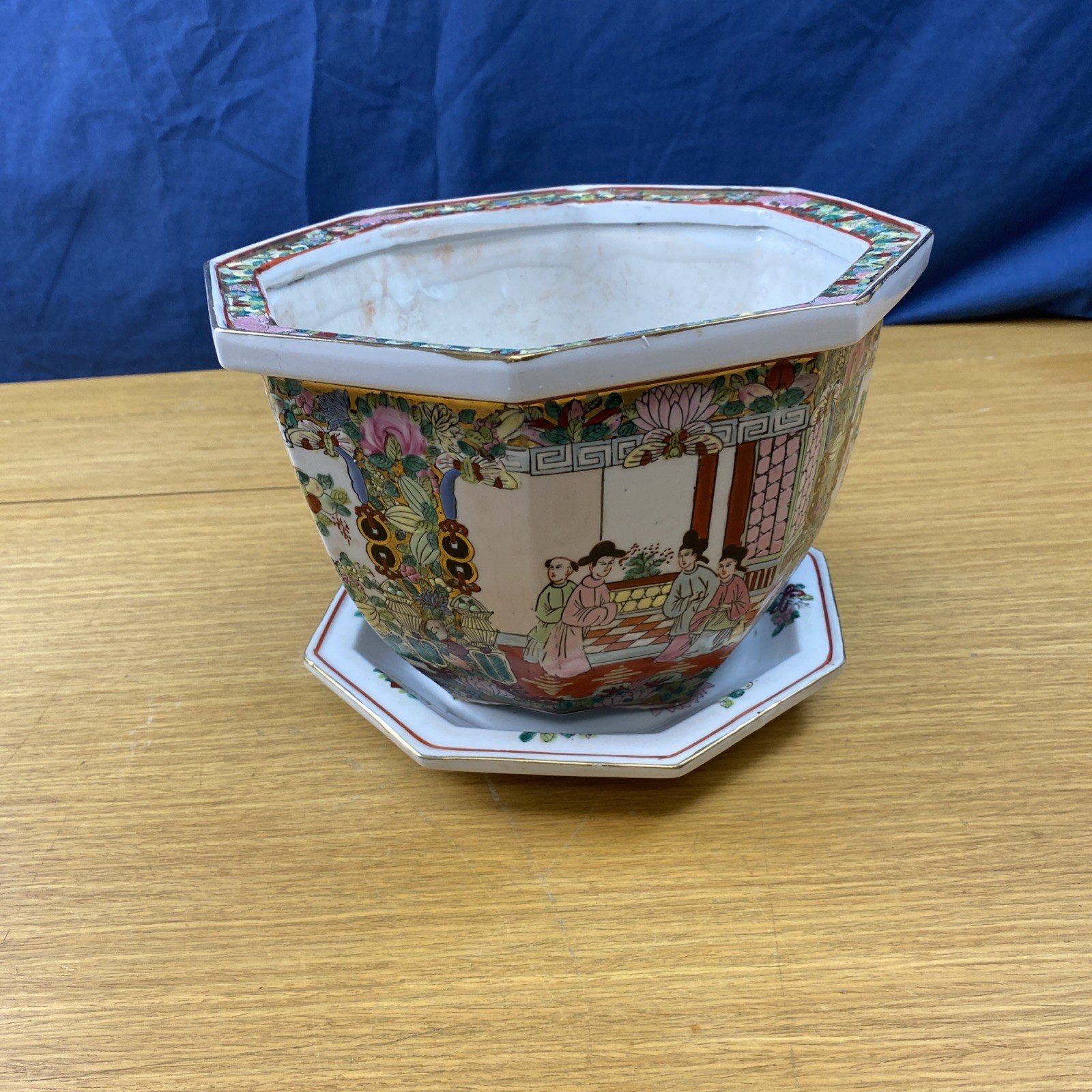 Vtg. Chinese Famille Rose Porcelain Planter & Underplate 7 1/2” Tall x 10 1/2” Vtg. Chinese Famille Rose Porcelain Planter & Underplate 7 1/2” Tall x 10 1/2”