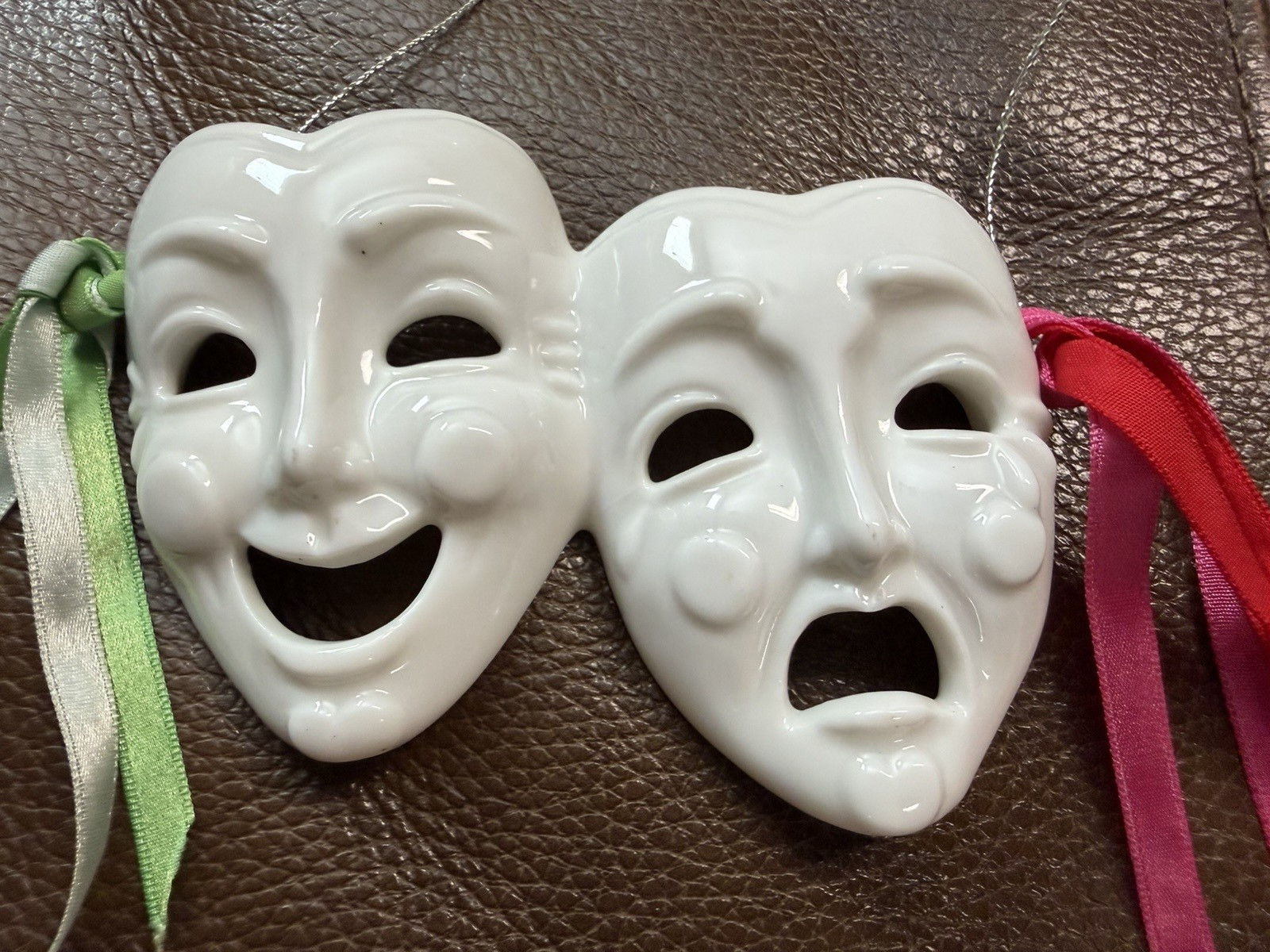 Kurt Adler Comedy Tragedy Masks 4.25"x3.25" Hanging White Porcelain VTG 1984 Kurt Adler Comedy Tragedy Masks 4.25"x3.25" Hanging White Porcelain VTG 1984