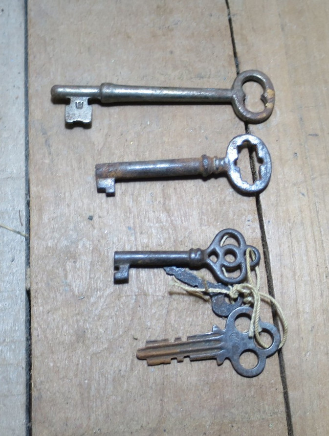 Lot Of Vintage/Antique Skeleton Keys