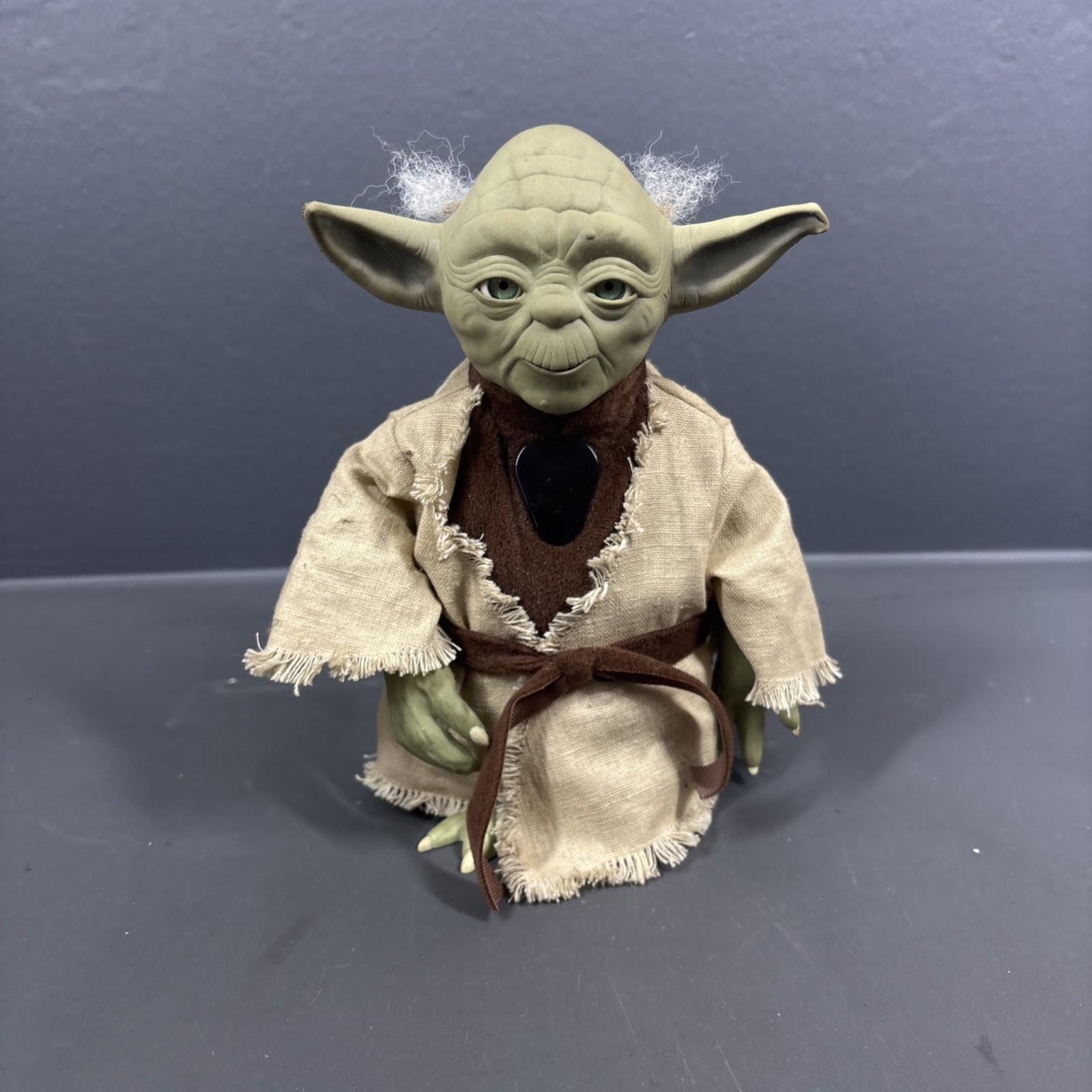 Vintage Star Wars 2000 Tiger Electronics Interactive Yoda 7.5" Animatronic Talks