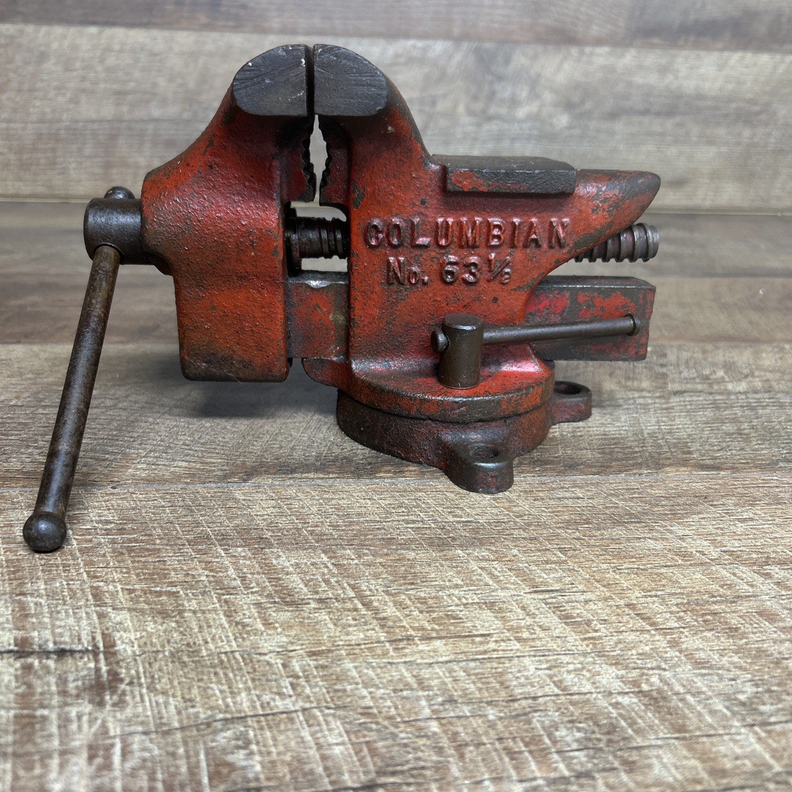 Vintage COLUMBIAN #63 1/2 RED ARROW 3" Bench Vise W/ Anvil & Swivel Base Vintage COLUMBIAN #63 1/2 RED ARROW 3" Bench Vise W/ Anvil & Swivel Base