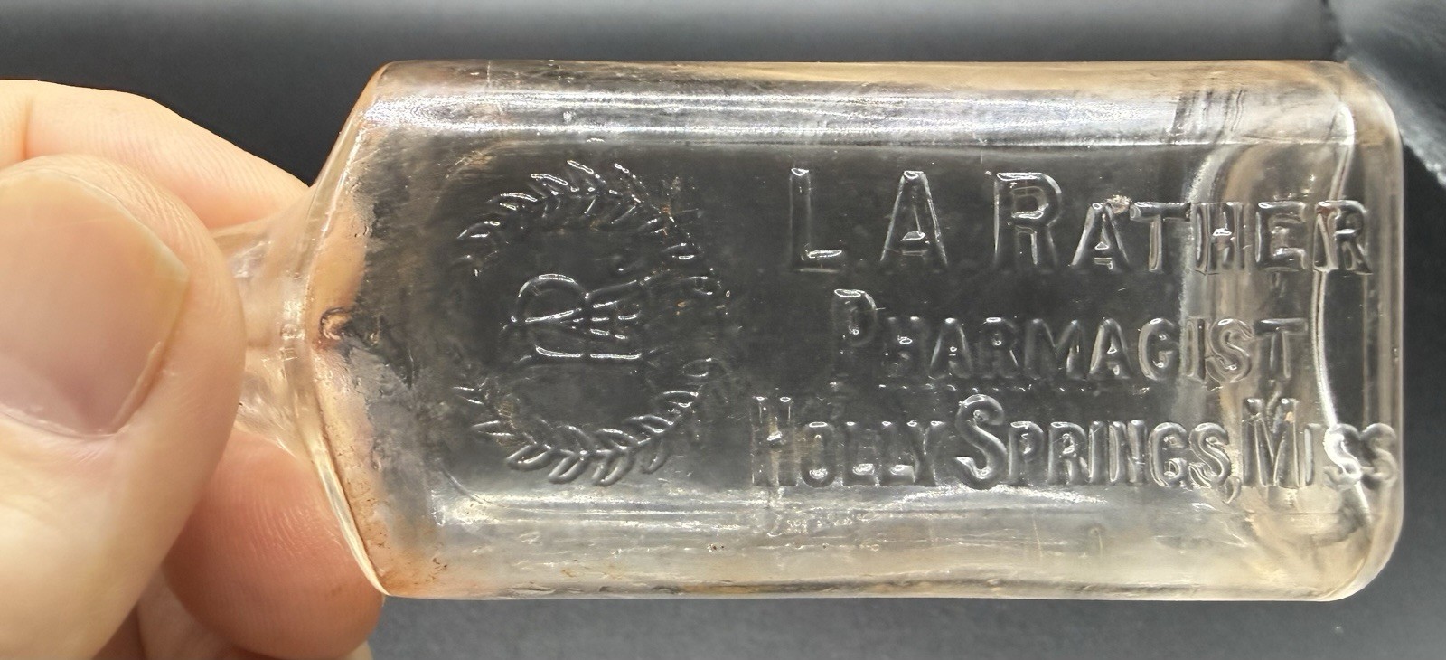 RARE ORIGINAL " L A RATHER PHARMCY MEDICINE BOTTLE " HOLLY SPRINGS, MISS" RARE ORIGINAL " L A RATHER PHARMCY MEDICINE BOTTLE " HOLLY SPRINGS, MISS"