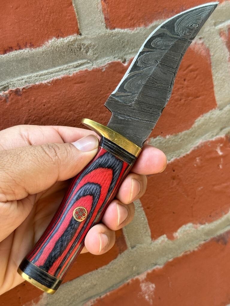 8” CUSTOM HANDMADE DAMASCUS HUNTING SKINNING KNIFE WOOD & BRASS GUARD HANDLE 8” CUSTOM HANDMADE DAMASCUS HUNTING SKINNING KNIFE WOOD & BRASS GUARD HANDLE