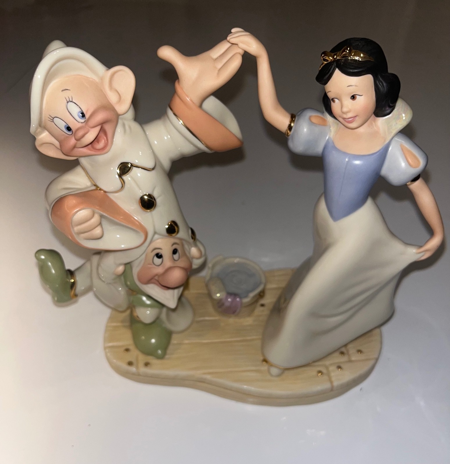 Lenox Disney Showcase Dancing With Snow White Figurine Dopey Sneezy Gold Lenox Disney Showcase Dancing With Snow White Figurine Dopey Sneezy Gold