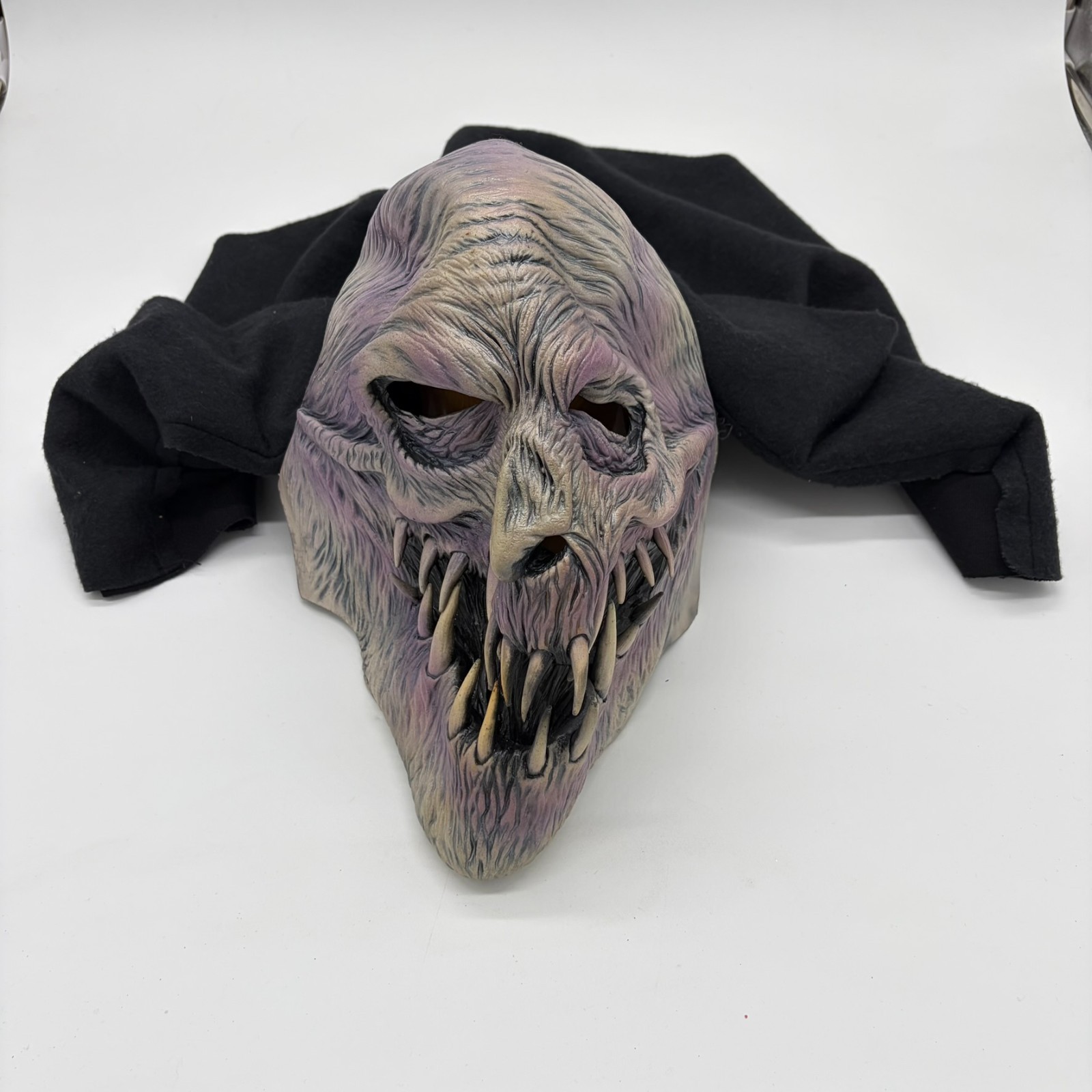 Vintage 1998 Be Something Studios BSS Latex FANG FACE Shroud MONSTER Mask USA Vintage 1998 Be Something Studios BSS Latex FANG FACE Shroud MONSTER Mask USA