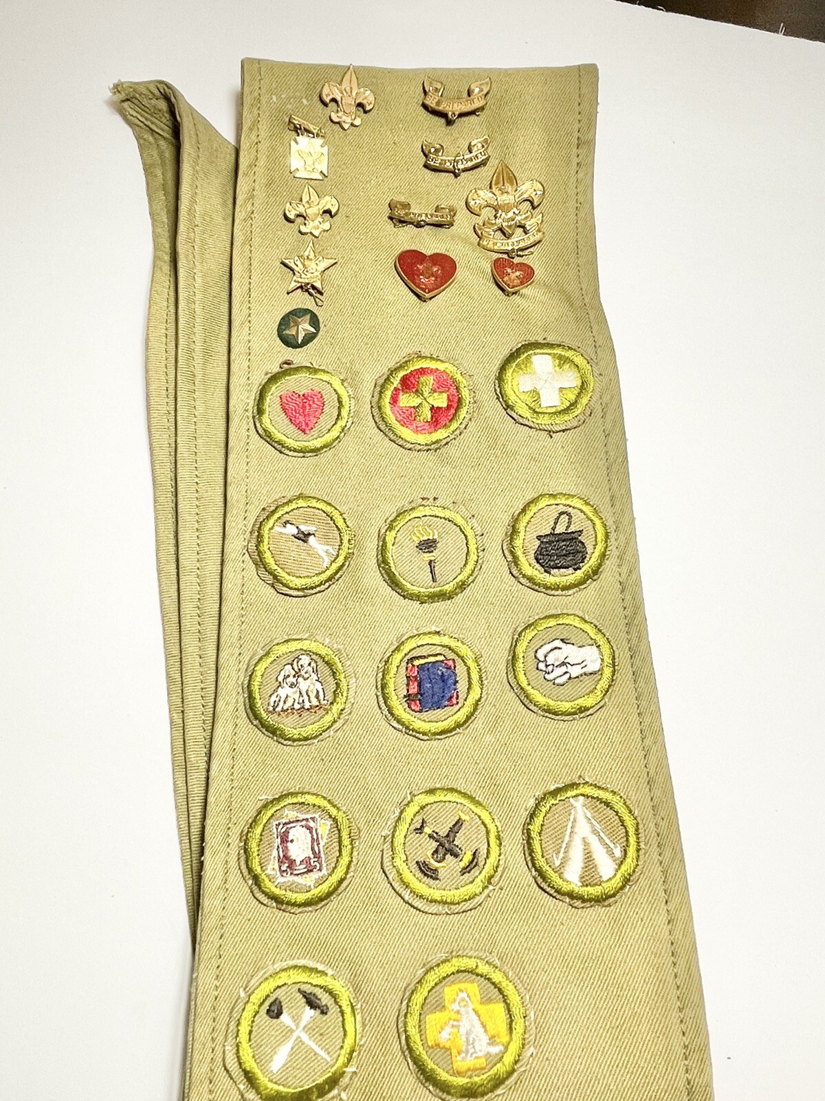 VINTAGE BOY SCOUT SASH WITH 14 MERIT BADGES 1930's-1941 4 Patches 10 Pins VINTAGE BOY SCOUT SASH WITH 14 MERIT BADGES 1930's-1941 4 Patches 10 Pins