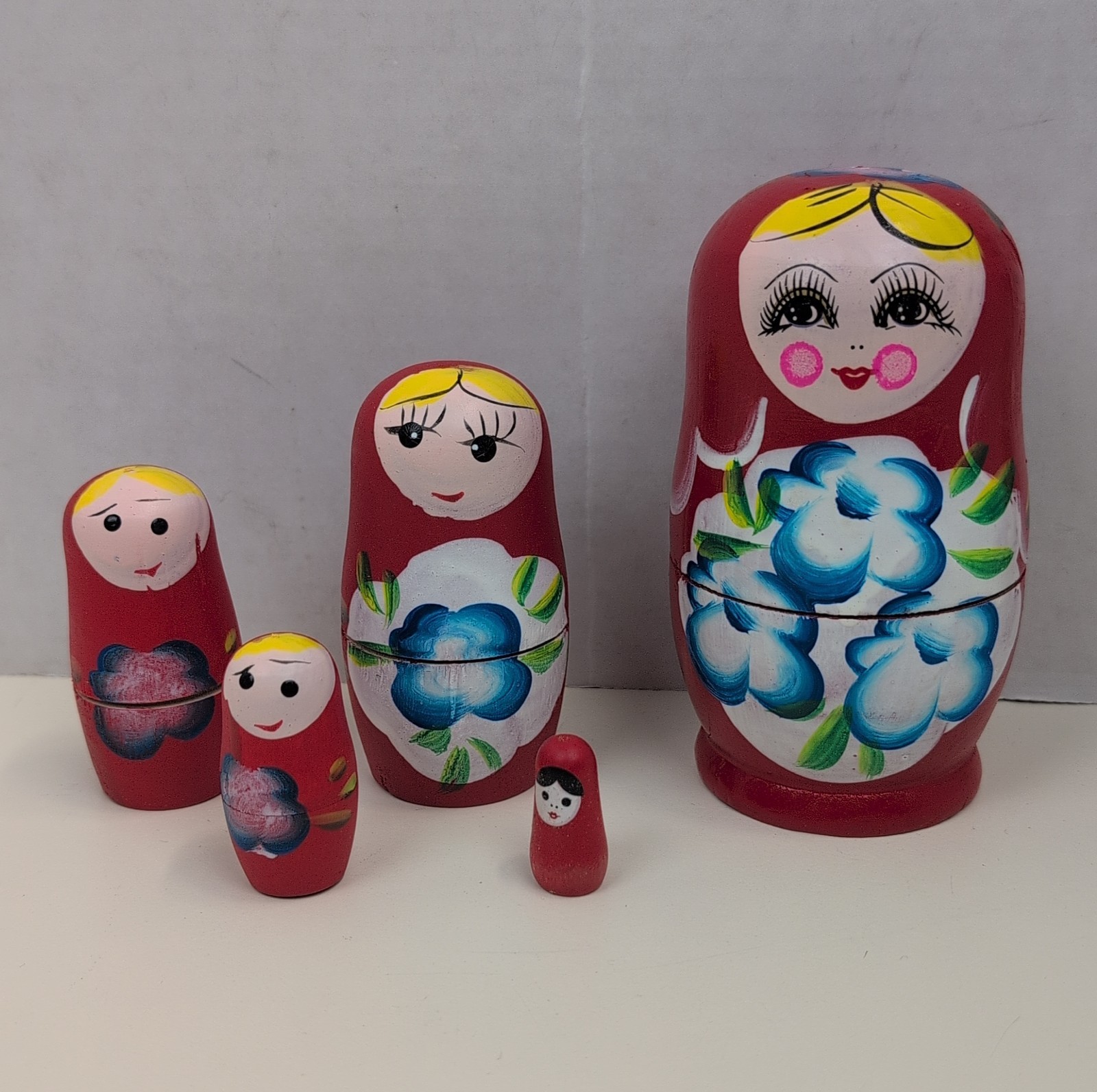 Vintage Russian Matryoshka Nesting Dolls Set 5 Red Blue Floral Hand Painted Vintage Russian Matryoshka Nesting Dolls Set 5 Red Blue Floral Hand Painted
