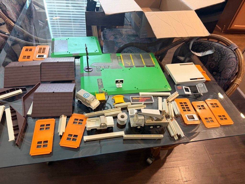 Vintage 1970's Bell South Phone Center Store Playset Die Cast rare Vintage 1970's Bell South Phone Center Store Playset Die Cast rare