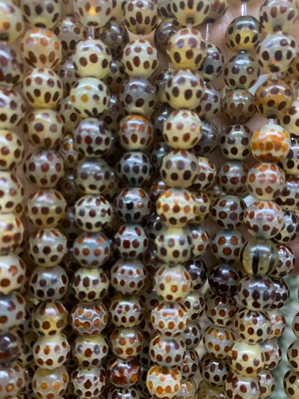 230 Pcs Beautiful Tibetan Natural Agate Dzi *Leopard Spot* 8mm Round Beads 230 Pcs Beautiful Tibetan Natural Agate Dzi *Leopard Spot* 8mm Round Beads