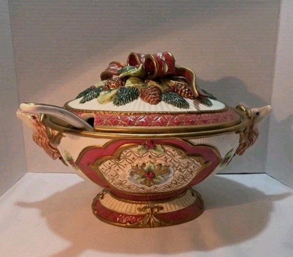 Fitz and Floyd Christmas Classic Florentine Tureen w/Ladle Ribbon Pinecones 