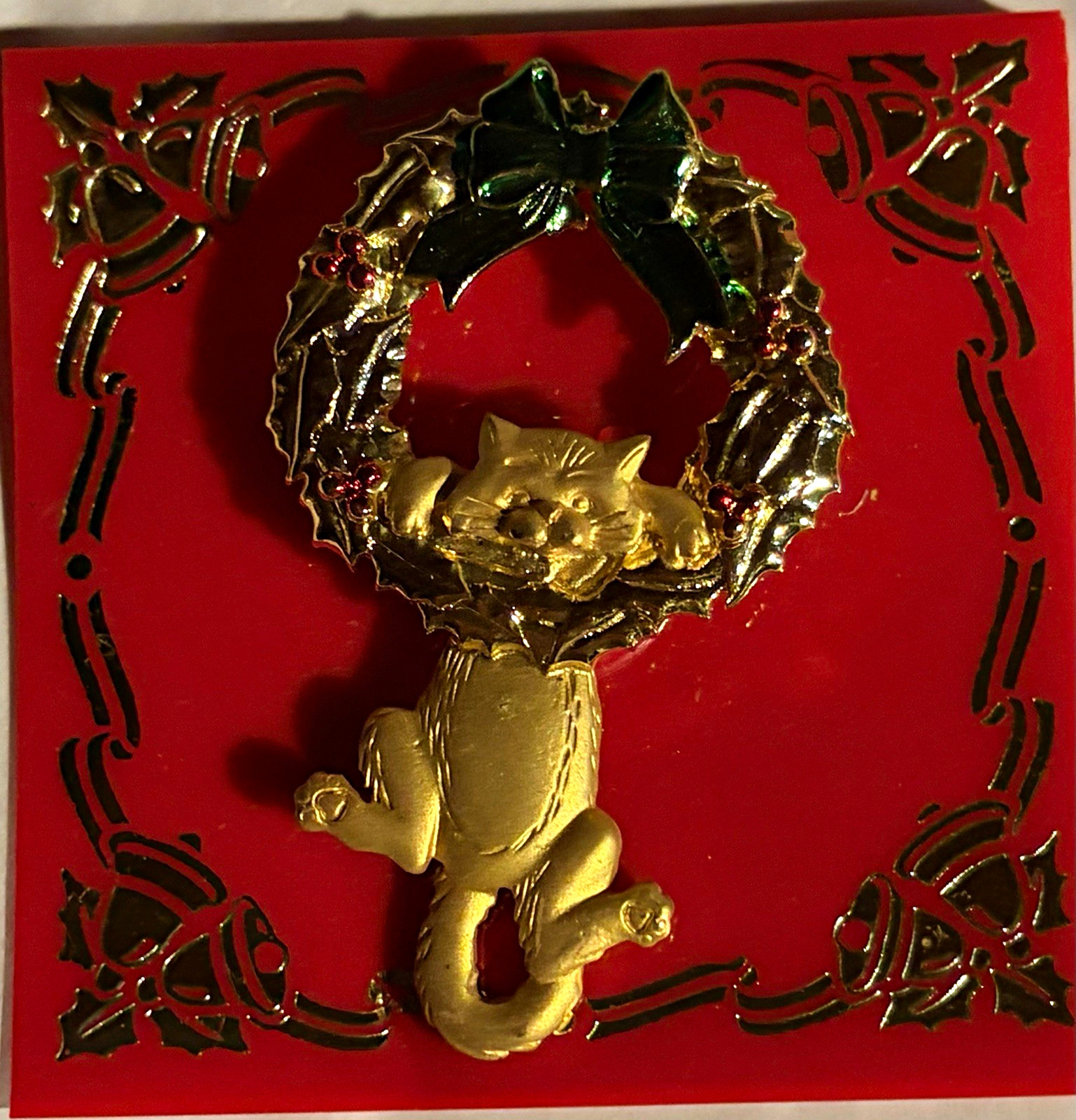 Vintage Signed JJ Cat Hanging On Wreath Brooch Pin Gold Tone Metal Design Vintage Signed JJ Cat Hanging On Wreath Brooch Pin Gold Tone Metal Design