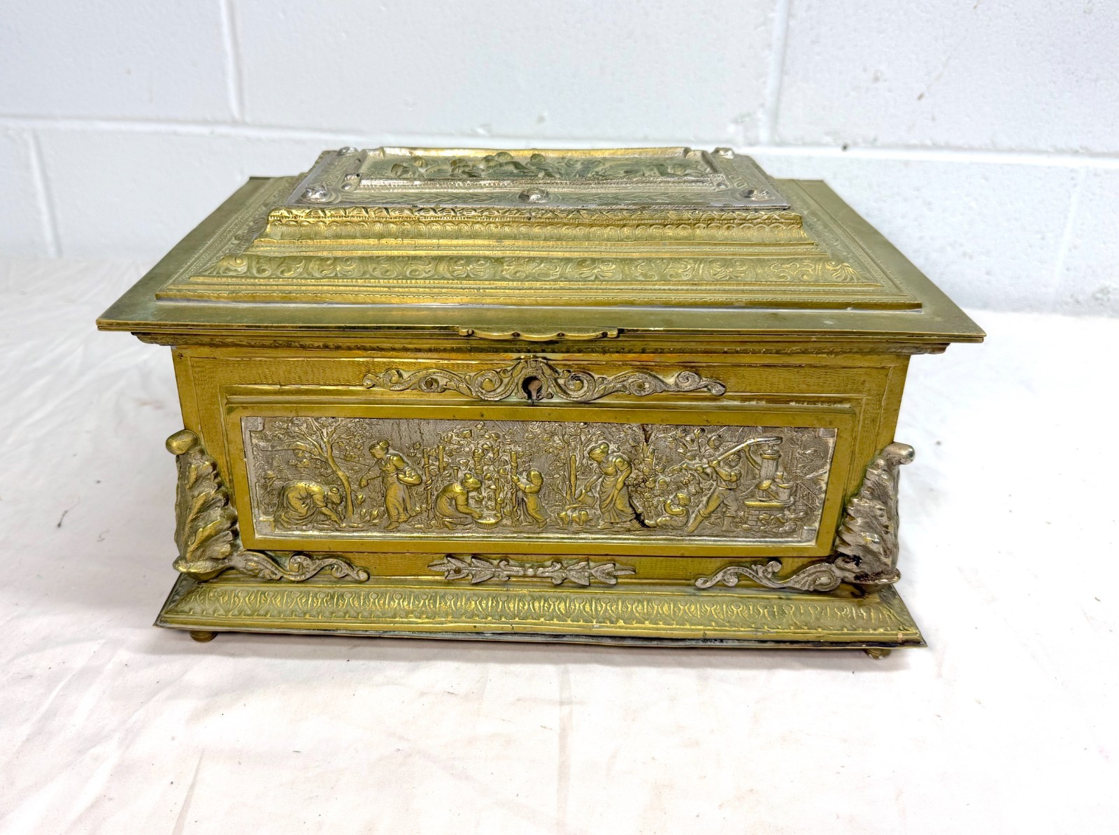 LARGE antique Spanish Baroque 2 tone heavy brass ornate dresser casket desk box LARGE antique Spanish Baroque 2 tone heavy brass ornate dresser casket desk box