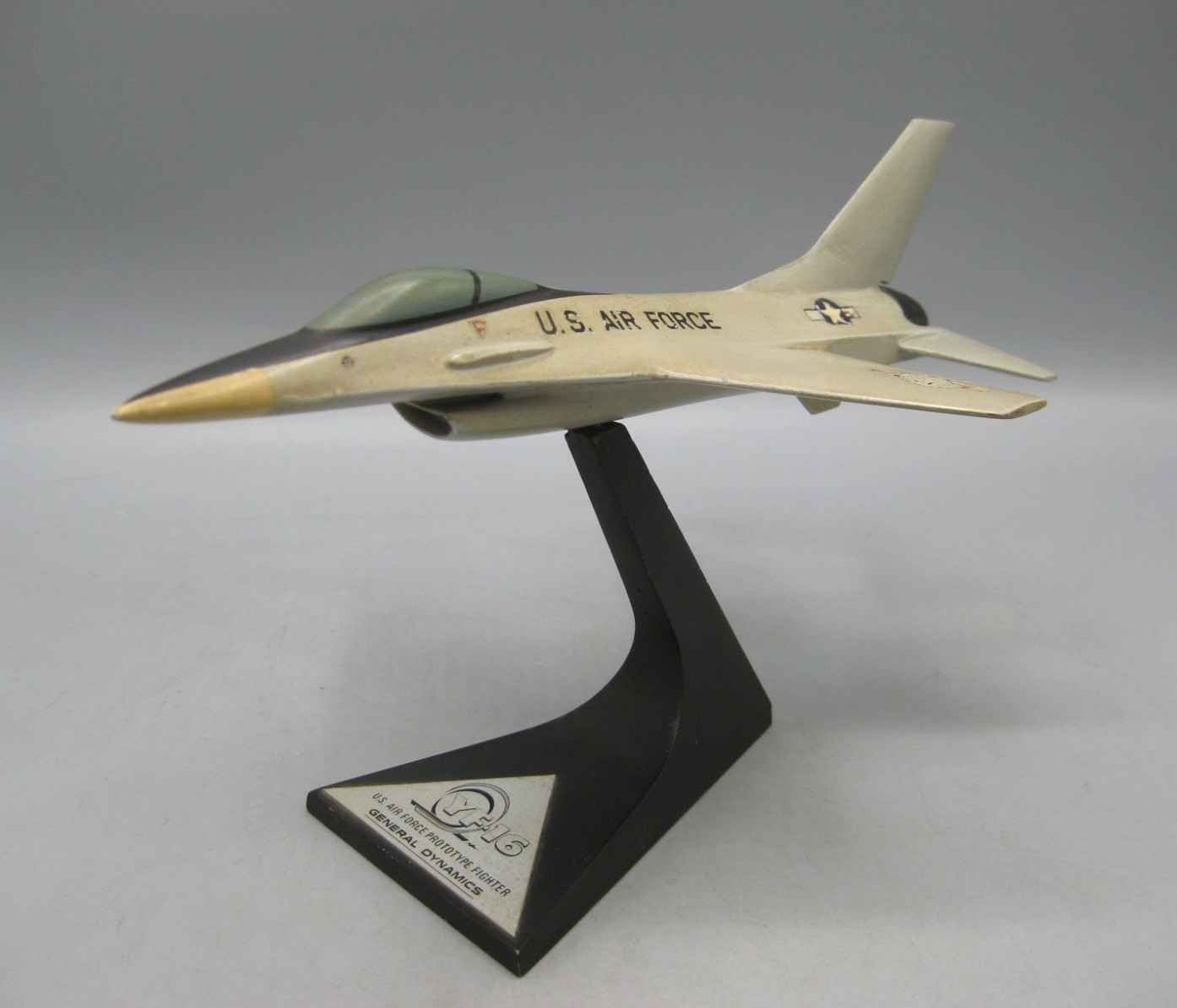 Vtg USAF General Dynamics YF-16 F-16 Airplane Prototype Desktop Display Model Vtg USAF General Dynamics YF-16 F-16 Airplane Prototype Desktop Display Model