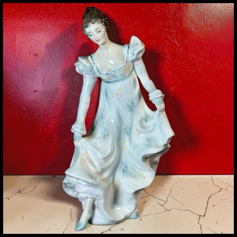Vintage Royal Doulton Minuet Figurine HN2019 Lady White Floral Dress Fan 1950s Vintage Royal Doulton Minuet Figurine HN2019 Lady White Floral Dress Fan 1950s