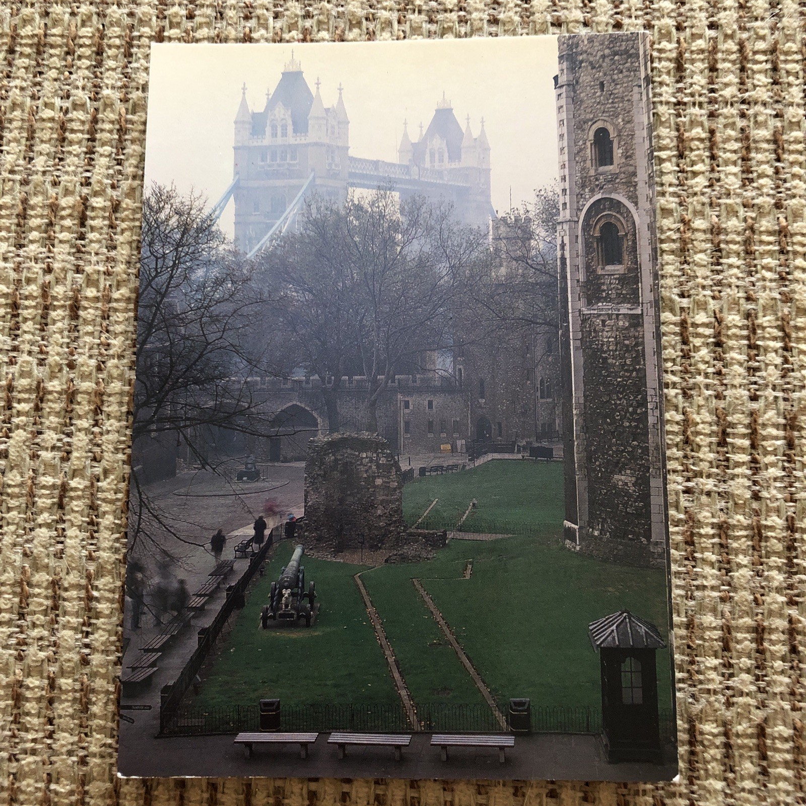 Unused POSTCARD - Roman City Wall Intersects White Tower - London - England Unused POSTCARD - Roman City Wall Intersects White Tower - London - England
