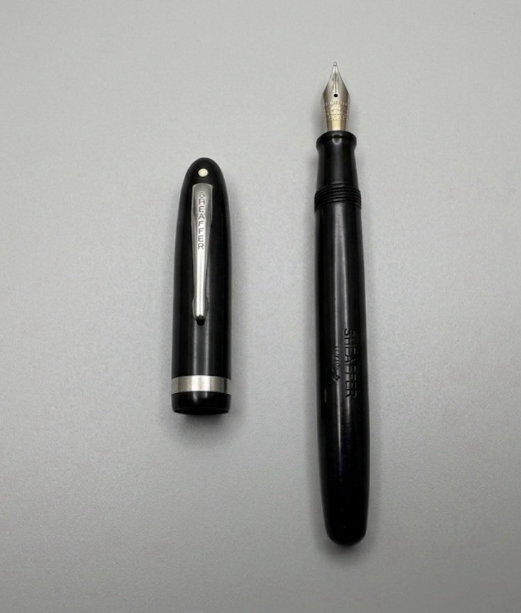 Vintage Sheaffer Fountain Pen – Black – Made in Fort Madison, Iowa (1950s–1960s) Vintage Sheaffer Fountain Pen – Black – Made in Fort Madison, Iowa (1950s–1960s)