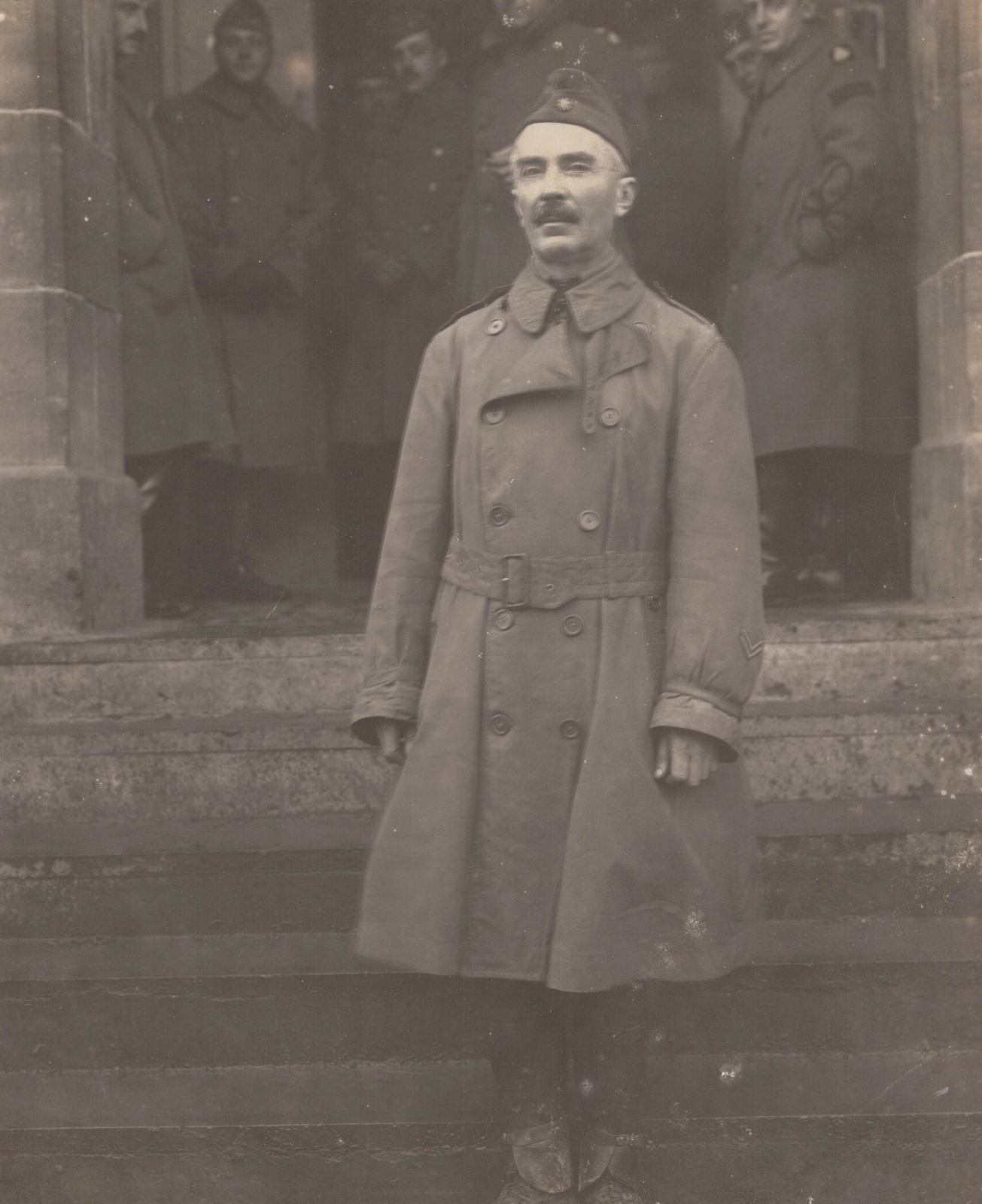WW1 US AEF Official 1918 Officer on Steps European Building Rare Photo WW1 US AEF Official 1918 Officer on Steps European Building Rare Photo