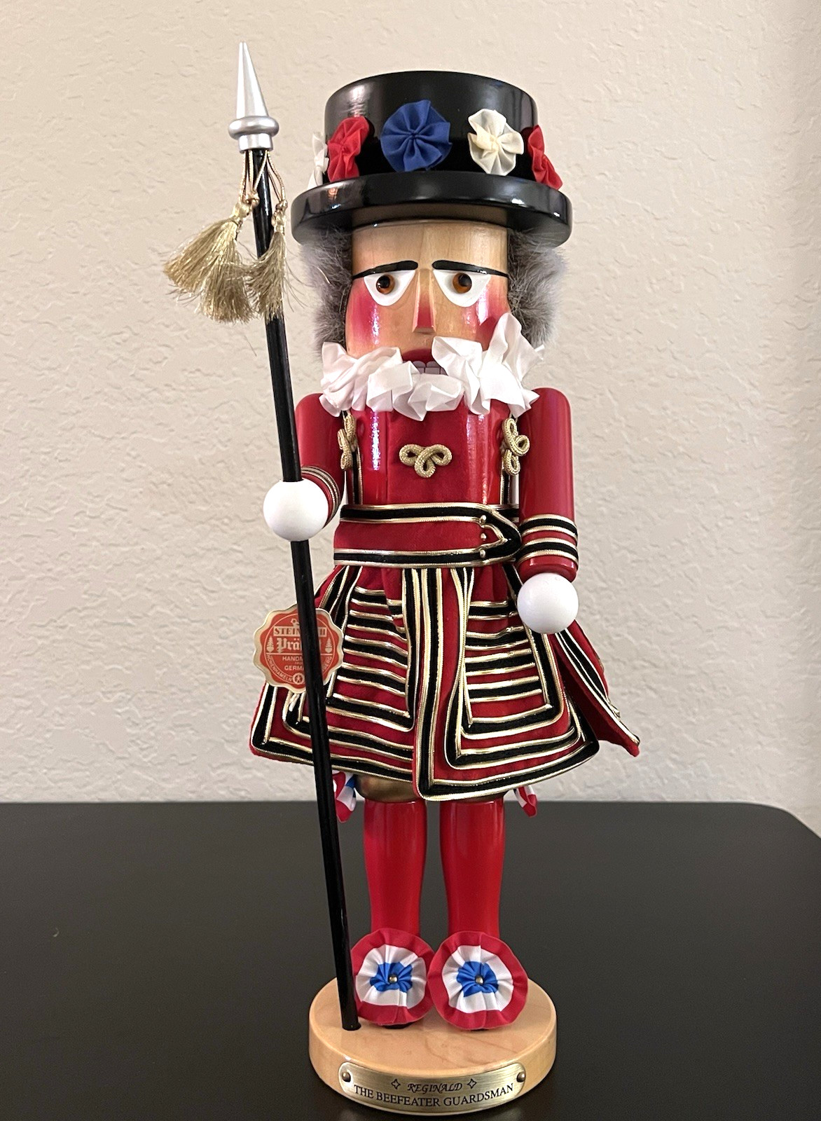 Steinbach S1810 "Reginald The Beefeater Guardsman" Club Piece V 2000 New Steinbach S1810 "Reginald The Beefeater Guardsman" Club Piece V 2000 New