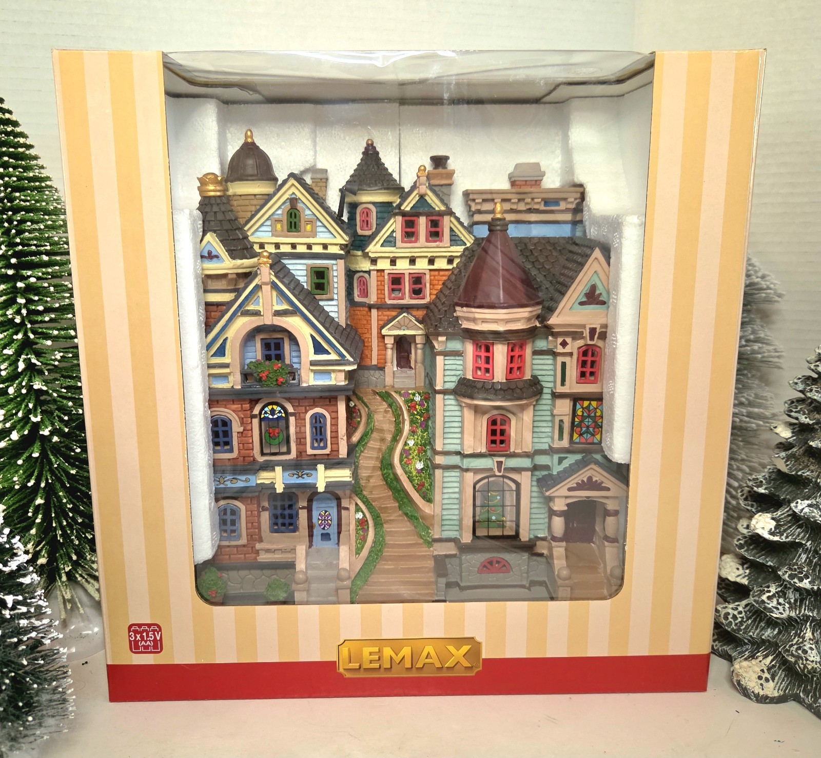 Lemax HOUSES ON A HILL #05617 Village Facade LED Lit Scene 2020 New In Box NRFB 