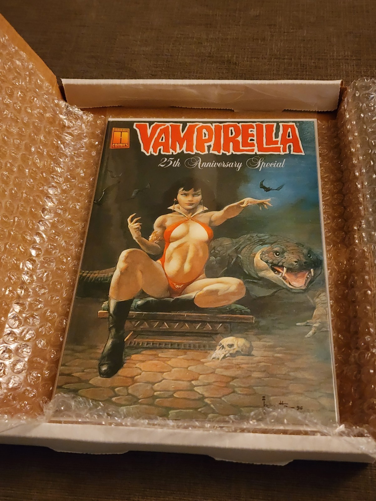 Vampirella 25th Anniversary Special 1996 Harris Comic Book, Cardboard Back + Bag Vampirella 25th Anniversary Special 1996 Harris Comic Book, Cardboard Back + Bag