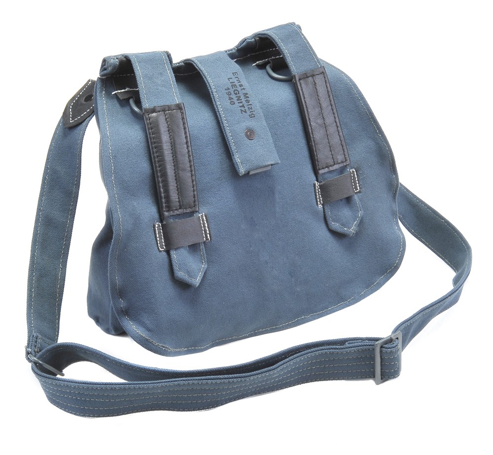 German WW2 M31 Bread bag with Shoulder Strap Luftwaffe Blue German WW2 M31 Bread bag with Shoulder Strap Luftwaffe Blue