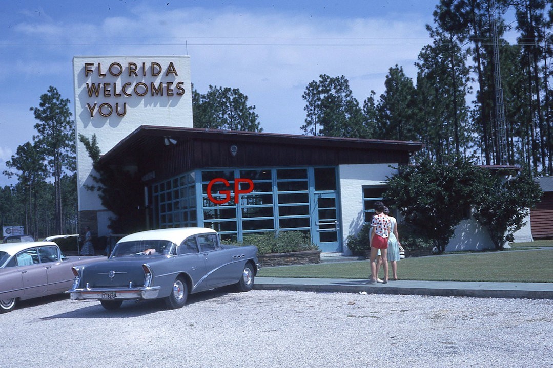 #XX166 -a Old 35mm Slide Photo- Florida Welcome Center- Car - 1962