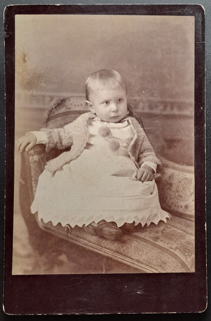 1800s Baby Cabinet Card Photo W.H. Downing Photographer Hillsboro Ohio 1800s Baby Cabinet Card Photo W.H. Downing Photographer Hillsboro Ohio