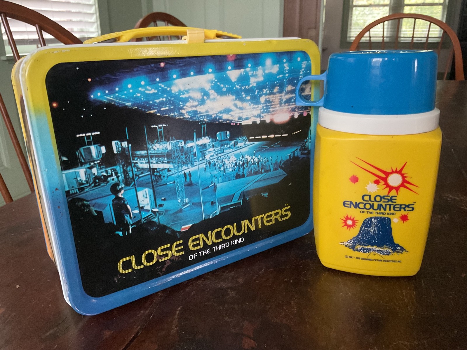 VINTAGE CLOSE ENCOUNTERS OF THE THIRD KIND LUNCHBOX AND THERMOS VINTAGE CLOSE ENCOUNTERS OF THE THIRD KIND LUNCHBOX AND THERMOS