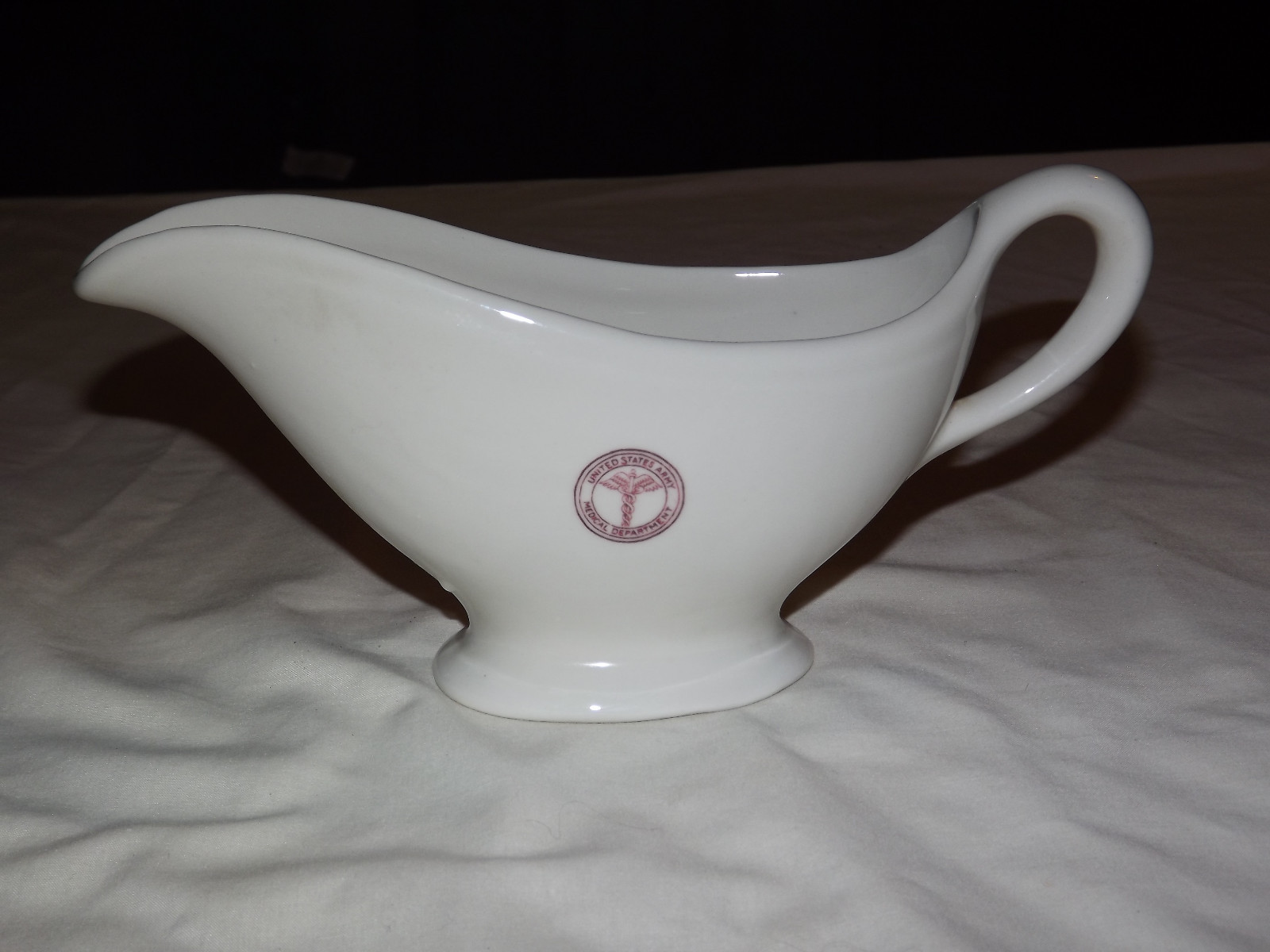 VINTAGE US ARMY MEDICAL DEPARTMENT GRAVY BOAT VINTAGE US ARMY MEDICAL DEPARTMENT GRAVY BOAT
