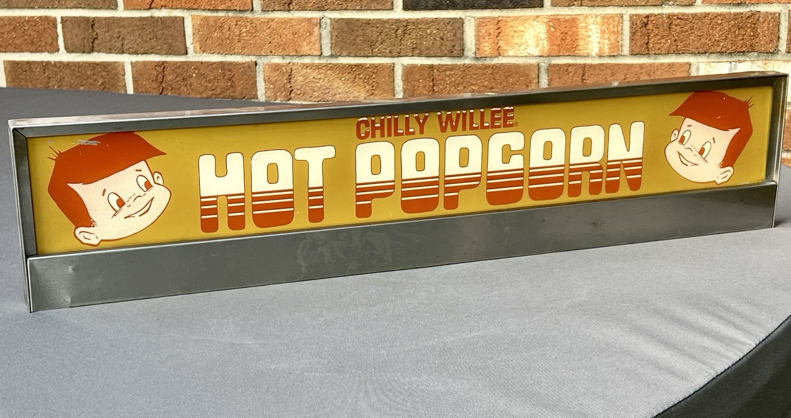 VINTAGE CHILLY WILLEE HOT POPCORN VENDING MACHINE 25" MARQUEE GLASS SIGN PLATE VINTAGE CHILLY WILLEE HOT POPCORN VENDING MACHINE 25" MARQUEE GLASS SIGN PLATE