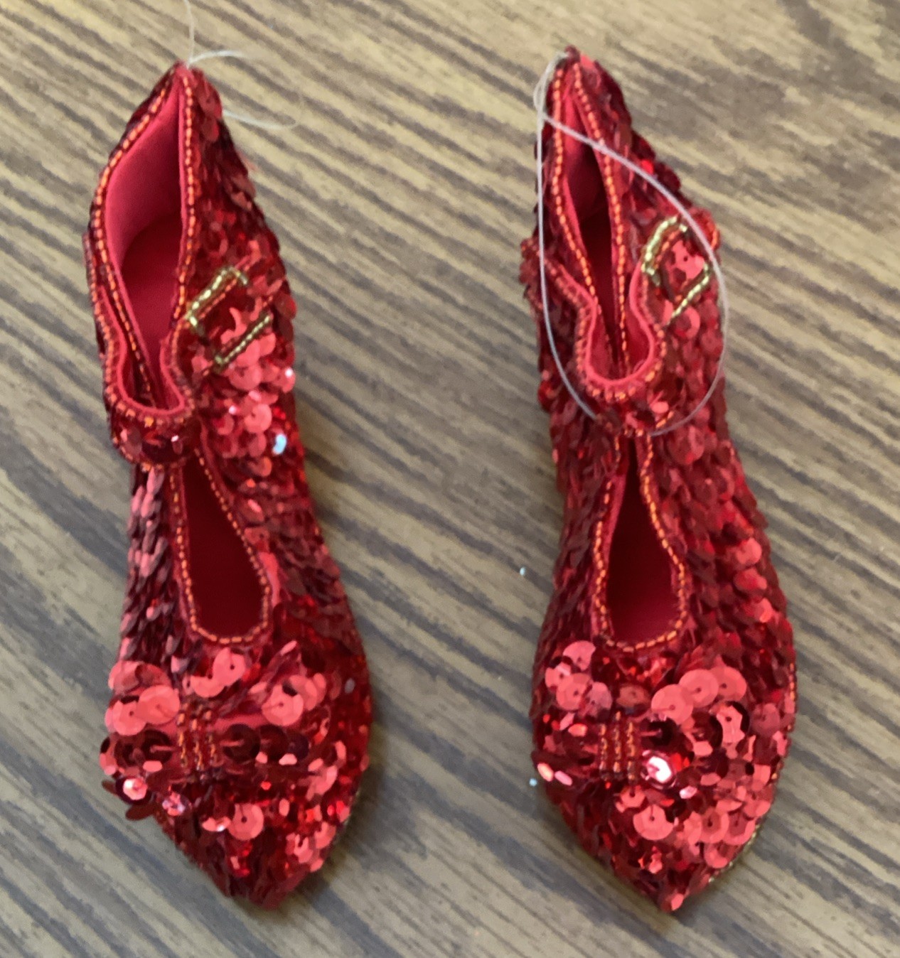 RUBY RED SLIPPER Ornament Sequin Wizard of Oz Dorothy Shoes Christmas 4” Gold RUBY RED SLIPPER Ornament Sequin Wizard of Oz Dorothy Shoes Christmas 4” Gold