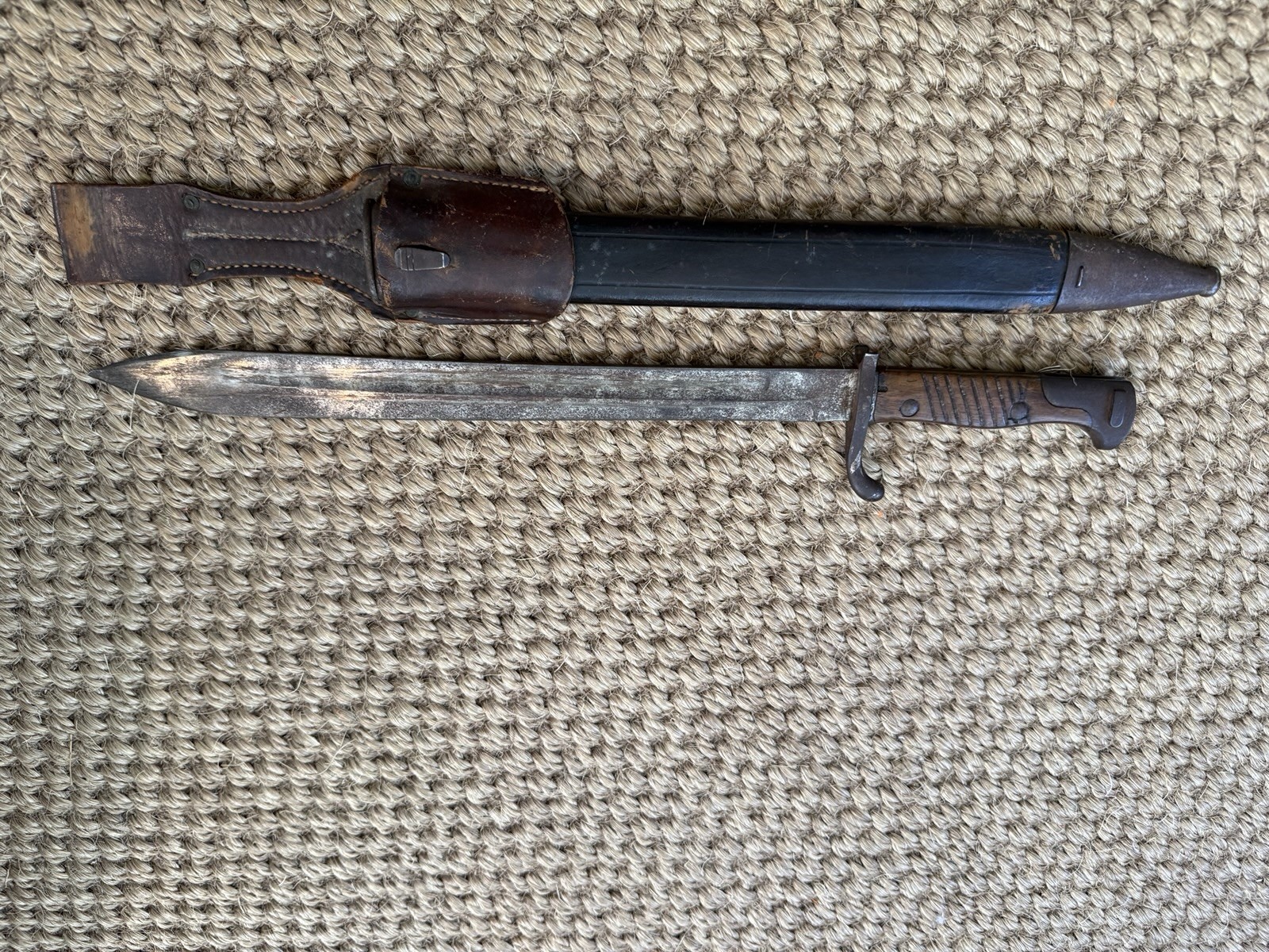 WWI German S98/05 n.A. Butcher Bayonet WKC Solingen Scabbard Leather Frog WWI German S98/05 n.A. Butcher Bayonet WKC Solingen Scabbard Leather Frog
