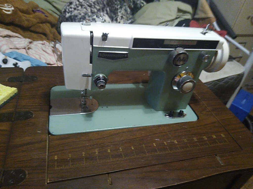 Vintage DRESSMAKER ZIGZAG MODEL 290A Vintage DRESSMAKER ZIGZAG MODEL 290A