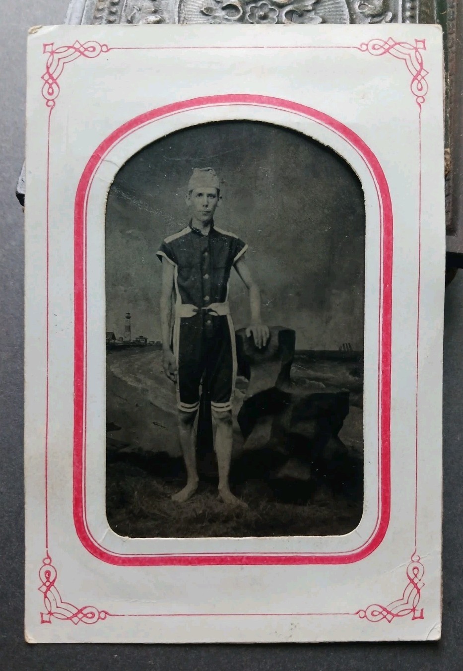 BARE FOOT SKINNY MAN IN UNUSUAL BATHING SWIM SUIT PAINTED BACKDROP TINTYPE PHOTO BARE FOOT SKINNY MAN IN UNUSUAL BATHING SWIM SUIT PAINTED BACKDROP TINTYPE PHOTO