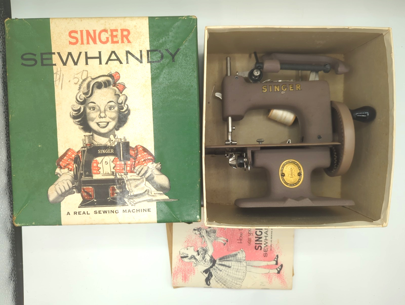 Vintage 1953 SINGER SEWHANDY Model 20 W/Box & Manual Vintage 1953 SINGER SEWHANDY Model 20 W/Box & Manual