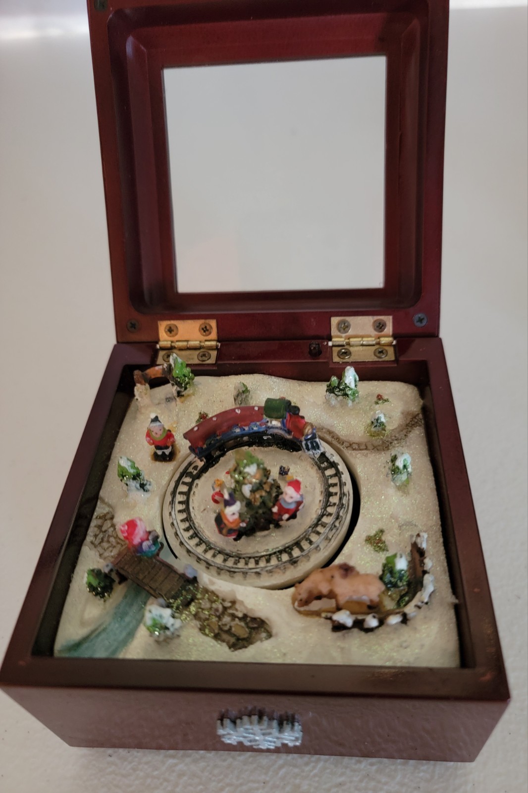 2006 Innovage Animated Christmas Train Music Box Wooden Diorama Holiday Decor 2006 Innovage Animated Christmas Train Music Box Wooden Diorama Holiday Decor