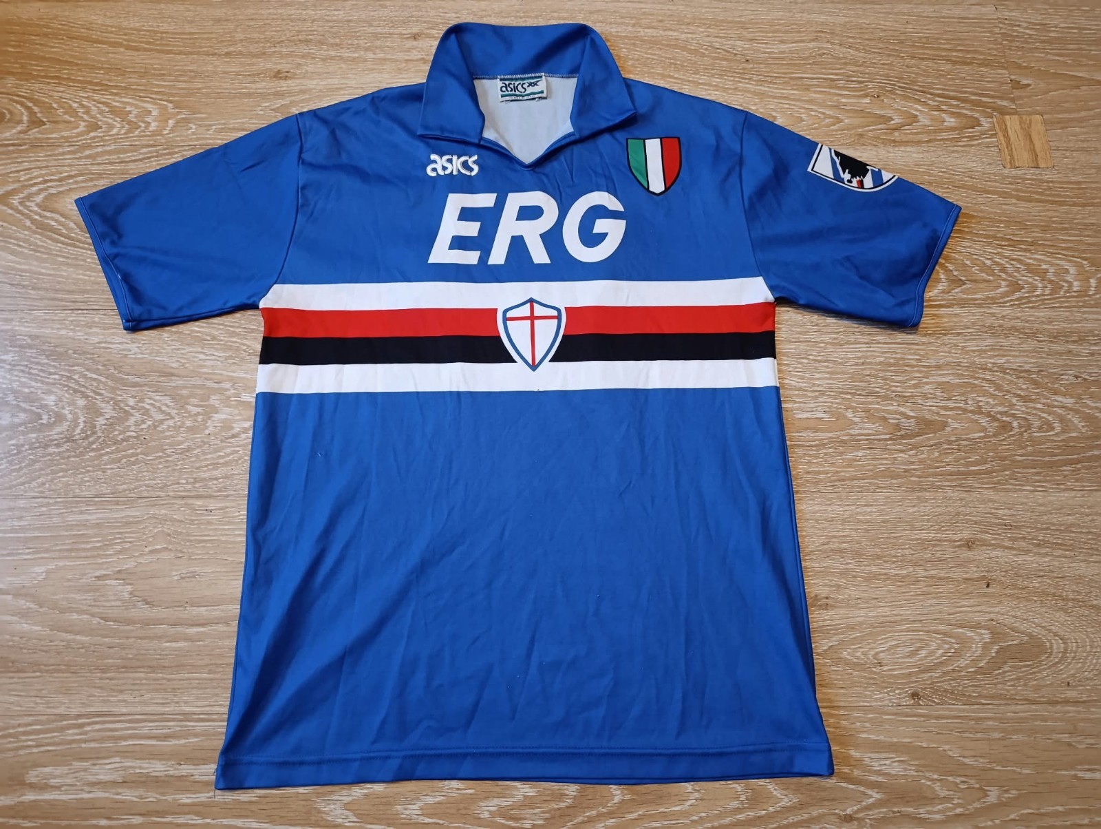 VINTAGE FOOTBALL FOOTBALL SAMPDORIA 1991 ASICS SCUDETTO 10 LEFT-HANDED JERSEY SHIRT. L VINTAGE FOOTBALL FOOTBALL SAMPDORIA 1991 ASICS SCUDETTO 10 LEFT-HANDED JERSEY SHIRT. L