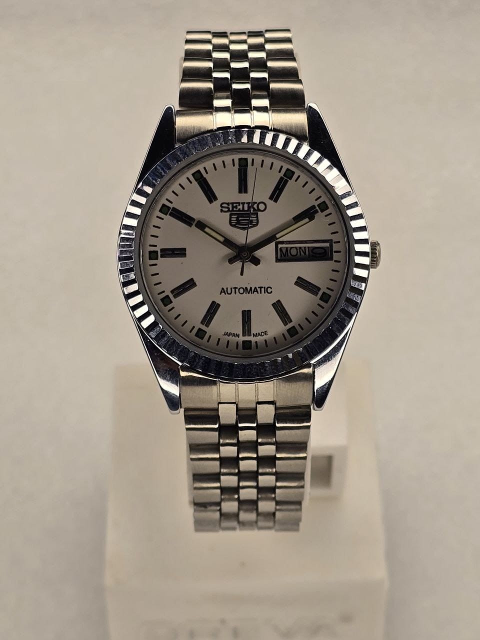 Vintage Seiko 5 Automatic Men's Wrist Watch, Day,Date Stainless steel band Vintage Seiko 5 Automatic Men's Wrist Watch, Day,Date Stainless steel band