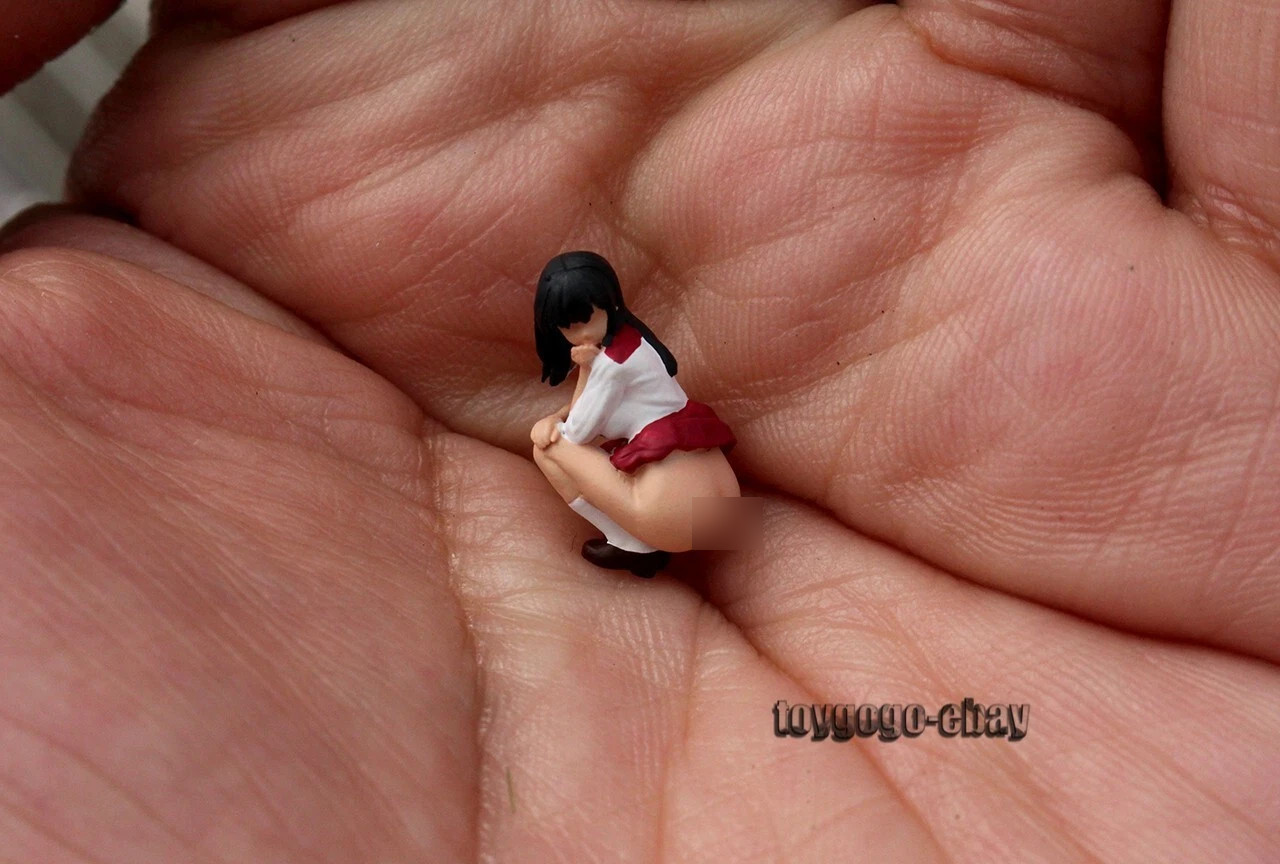 MINIATAURE 1/64 scale RED JK girl KIT Fit 1:64 CAR street stand Diorama MINIATAURE 1/64 scale RED JK girl KIT Fit 1:64 CAR street stand Diorama