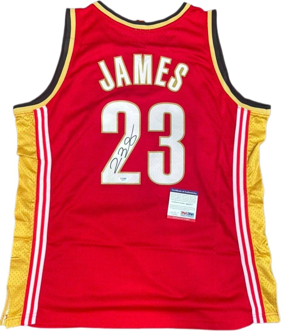 LeBron James Signed Chicago Bulls NBA plaer Autographed Authentic Jersey PSA/DNA LeBron James Signed Chicago Bulls NBA plaer Autographed Authentic Jersey PSA/DNA