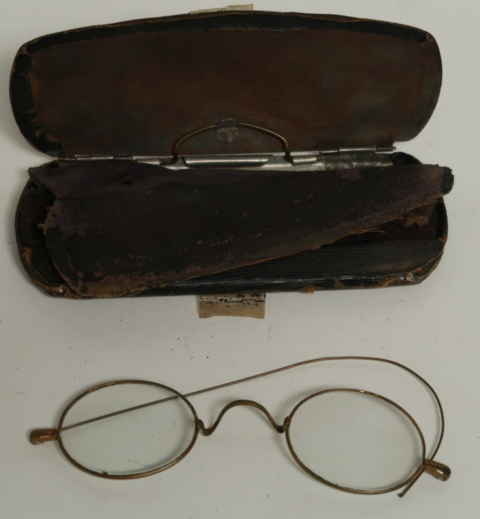 Antique Wire Rimmed Oval Spectacles Eyeglasses Gold Tone Late 1800's Early 1900s Antique Wire Rimmed Oval Spectacles Eyeglasses Gold Tone Late 1800's Early 1900s