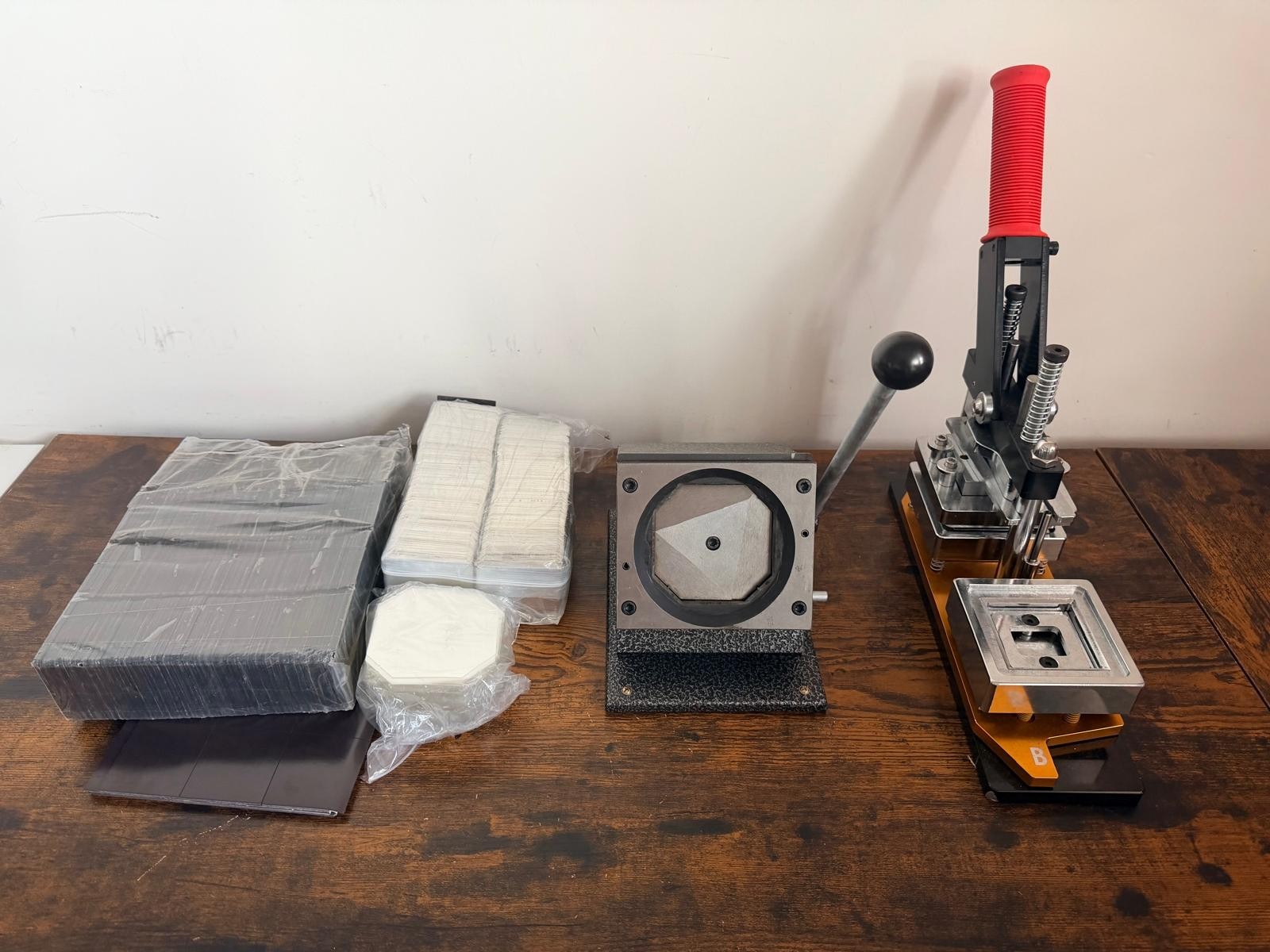fridge magnet making machine with a separate cutting die and press 2.5 inch fridge magnet making machine with a separate cutting die and press 2.5 inch