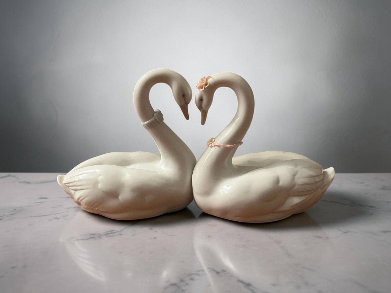 LLADRO $430 Endless Love Two Swans W/ Flowers Porcelain Figurine Cake Topper LLADRO $430 Endless Love Two Swans W/ Flowers Porcelain Figurine Cake Topper