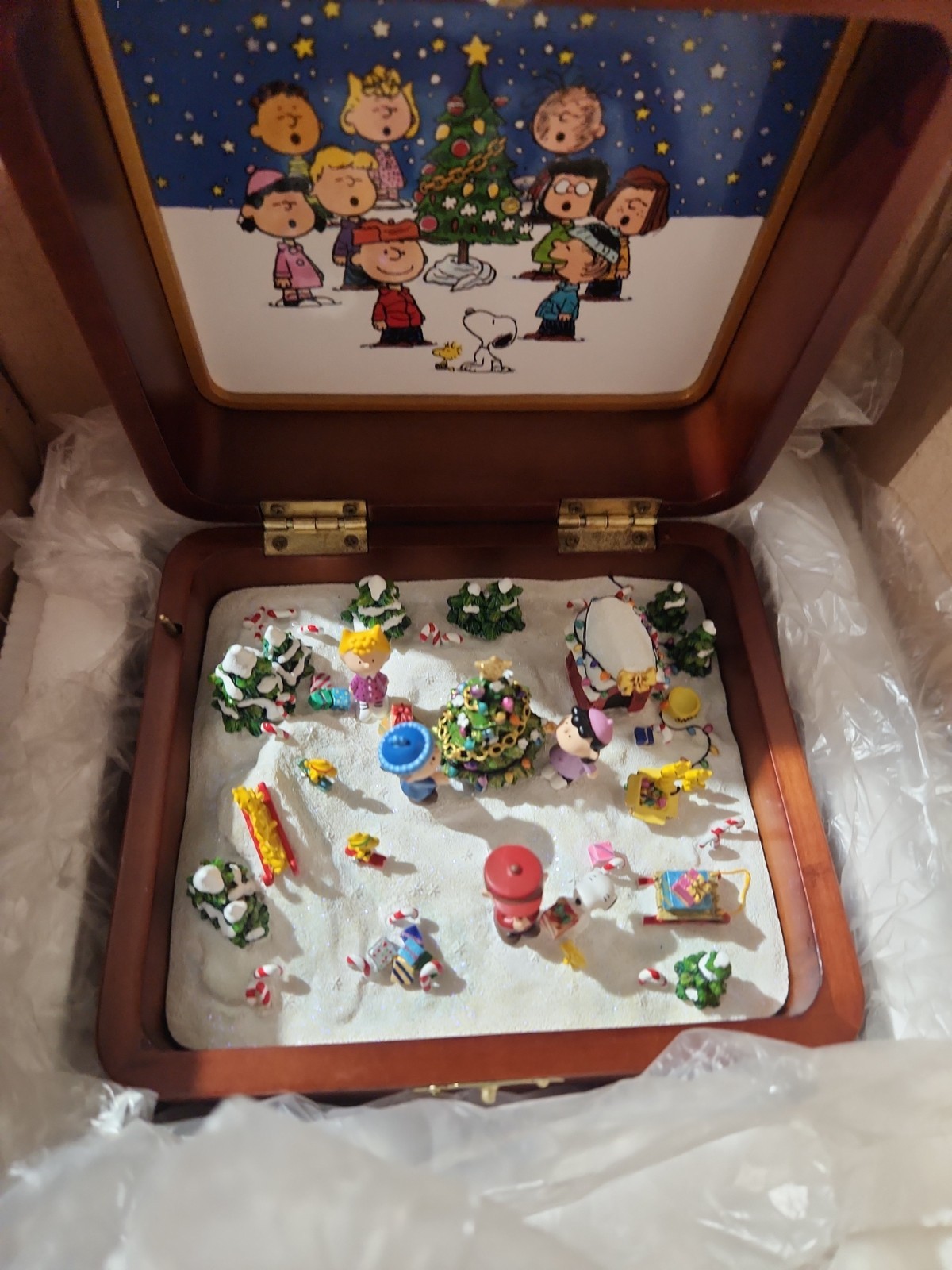 Danbury Mint Snoopy Peanuts Christmas Music Box Charlie Brown Hark the Herald Danbury Mint Snoopy Peanuts Christmas Music Box Charlie Brown Hark the Herald