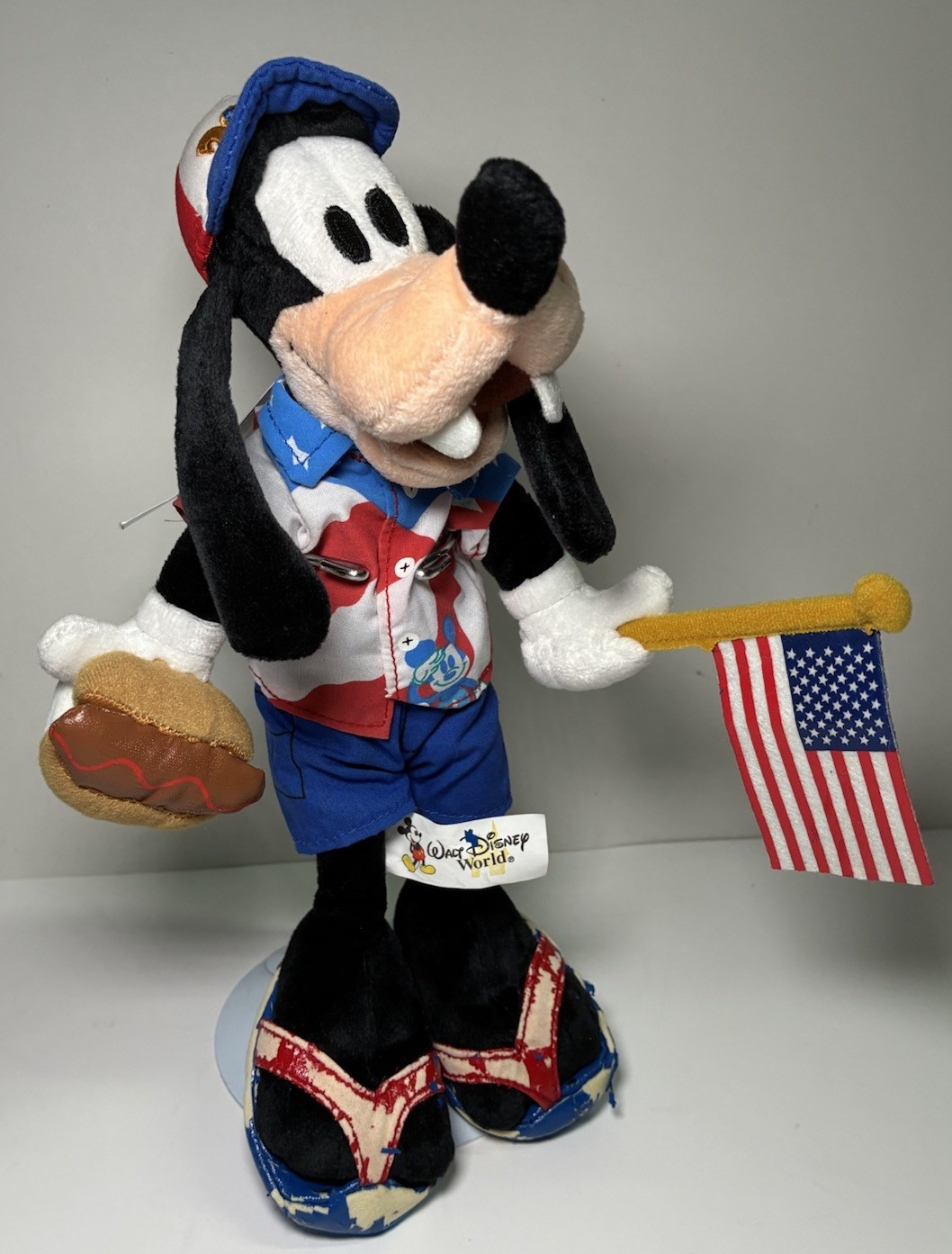 RARE Patriotic Walt Disney World Goofy Plush Circa 2005 With Pin & Original Tags