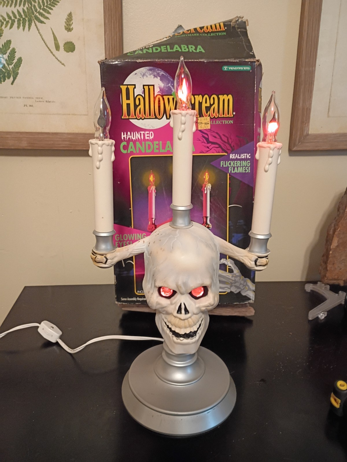 HallowScream Candelabra Halloween Skull Glowing Eyes Trendmasters Vintage 1994